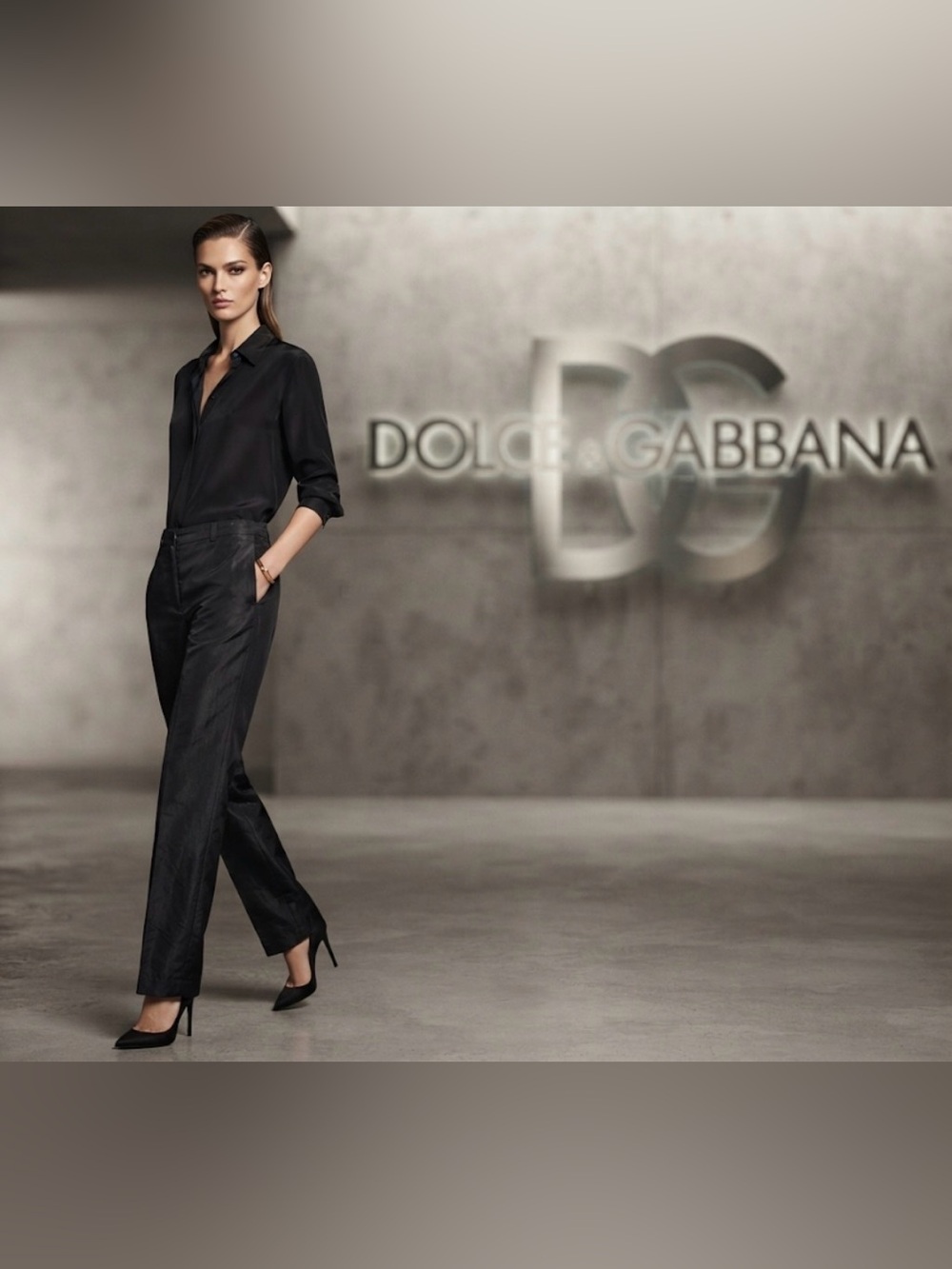 Authentic Dolce & Gabbana luxury designer black
brushed silk pants sz 4 Euro 40